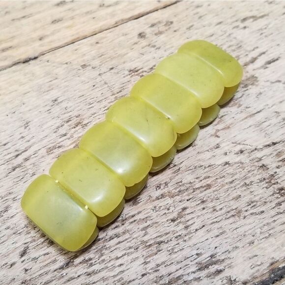Vintage Green Bakelite Stretch Bead Bracelet - Picture 1 of 4
